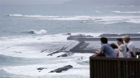 Typhoon Shanshan threatens heavy rain and traffic disruption in .